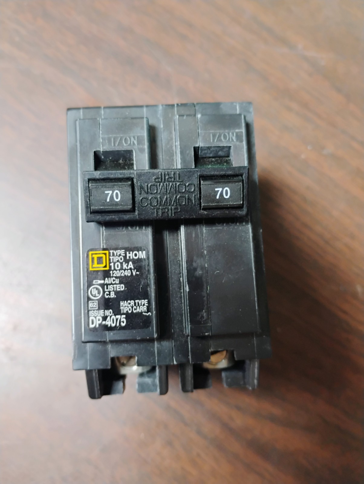 SQUARE D HOM270 CIRCUIT BREAKER 70 AMP 120/240VAC 2-POLE NEW NO BOX