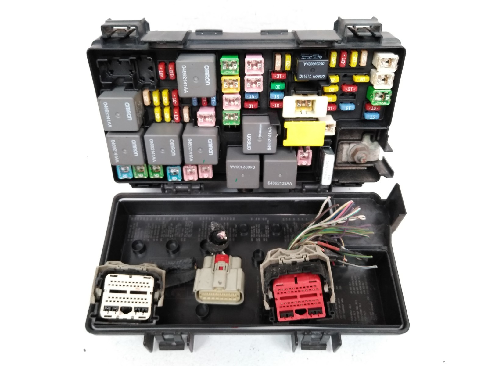 56049720AT Chrysler 2008 2009 Town & Country Fuse Box Engine Bay TIPM OEM G70