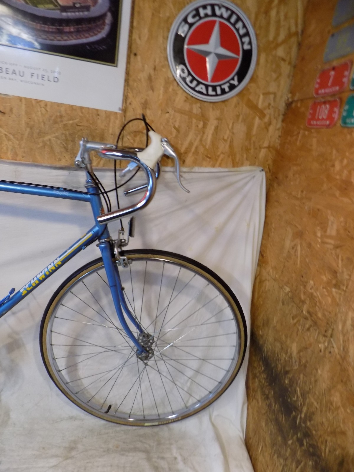 1980s SCHWINN TRAVELER MENS 10-SPEED ROAD BIKE WORLD SPORT SUPER VOYAGEUR LETOUR