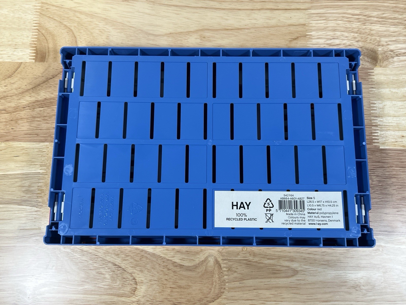 LOT OF 24 HAY Recycled Collapsable Colour Crates Storage Bin - Red Blue - Small