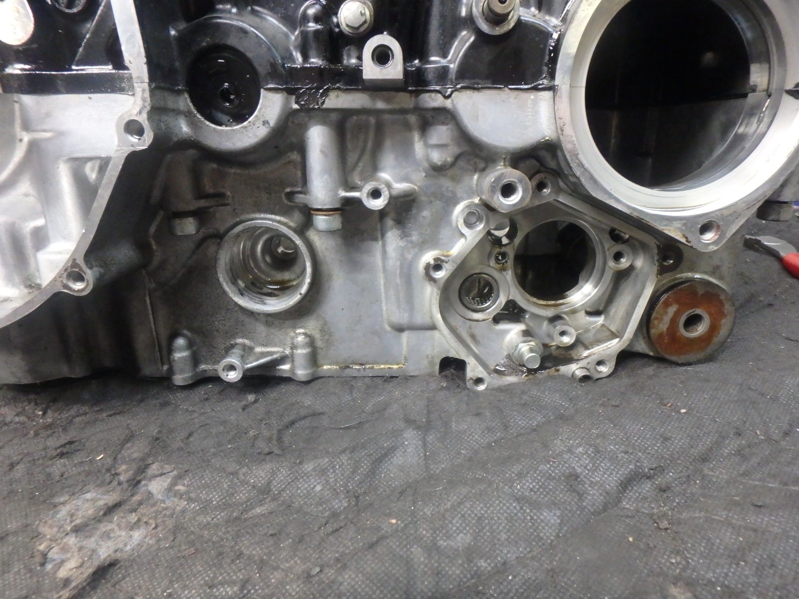 SUZUKI BOULEVARD M109R / VZR1800 06-25 ENGINE CASES P/N 11300-48881