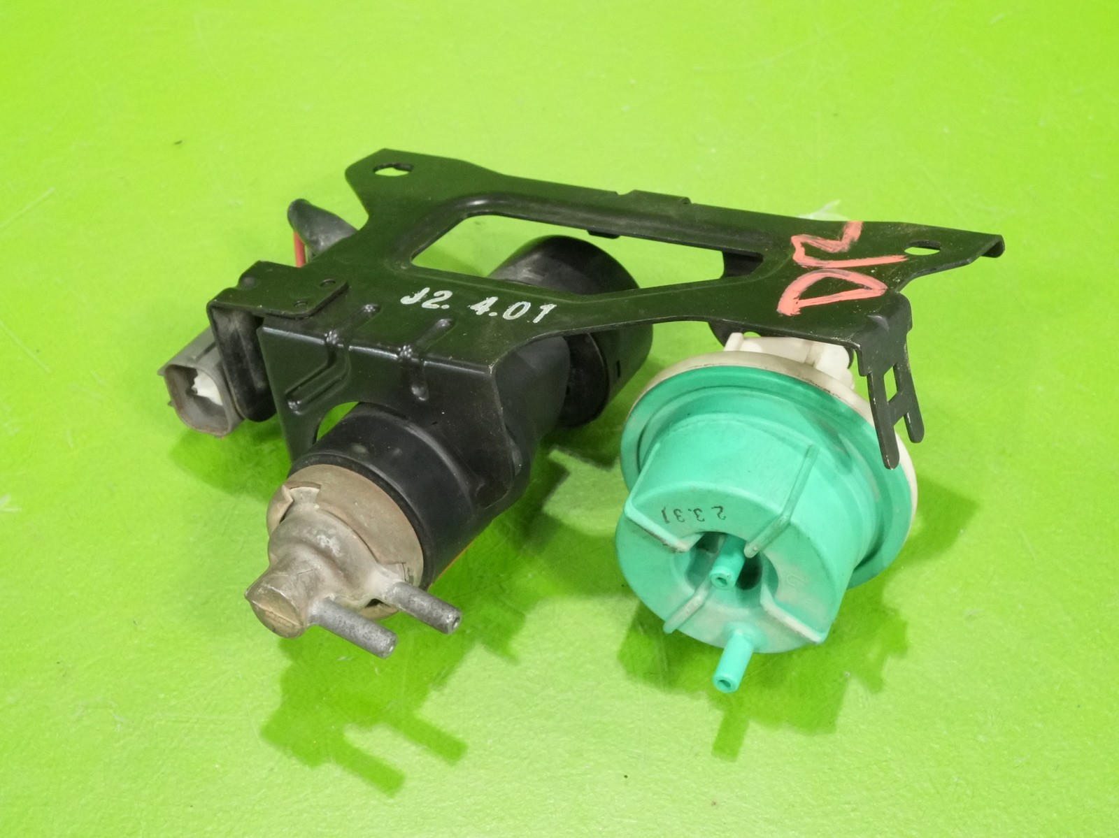 92-95 Civic OEM vacuum control valve + frequency solenoid 17290-PY3-901 Accord