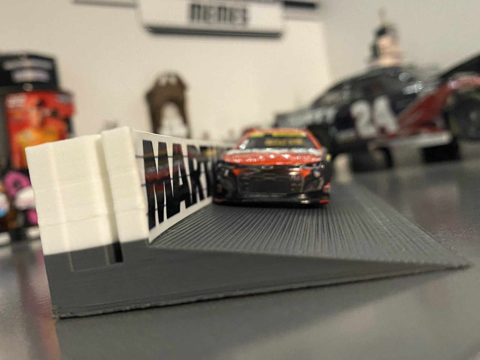 Nascar Cup Ross Chastain Wall Ride Die Cast Display 1/64 Martinsville Track