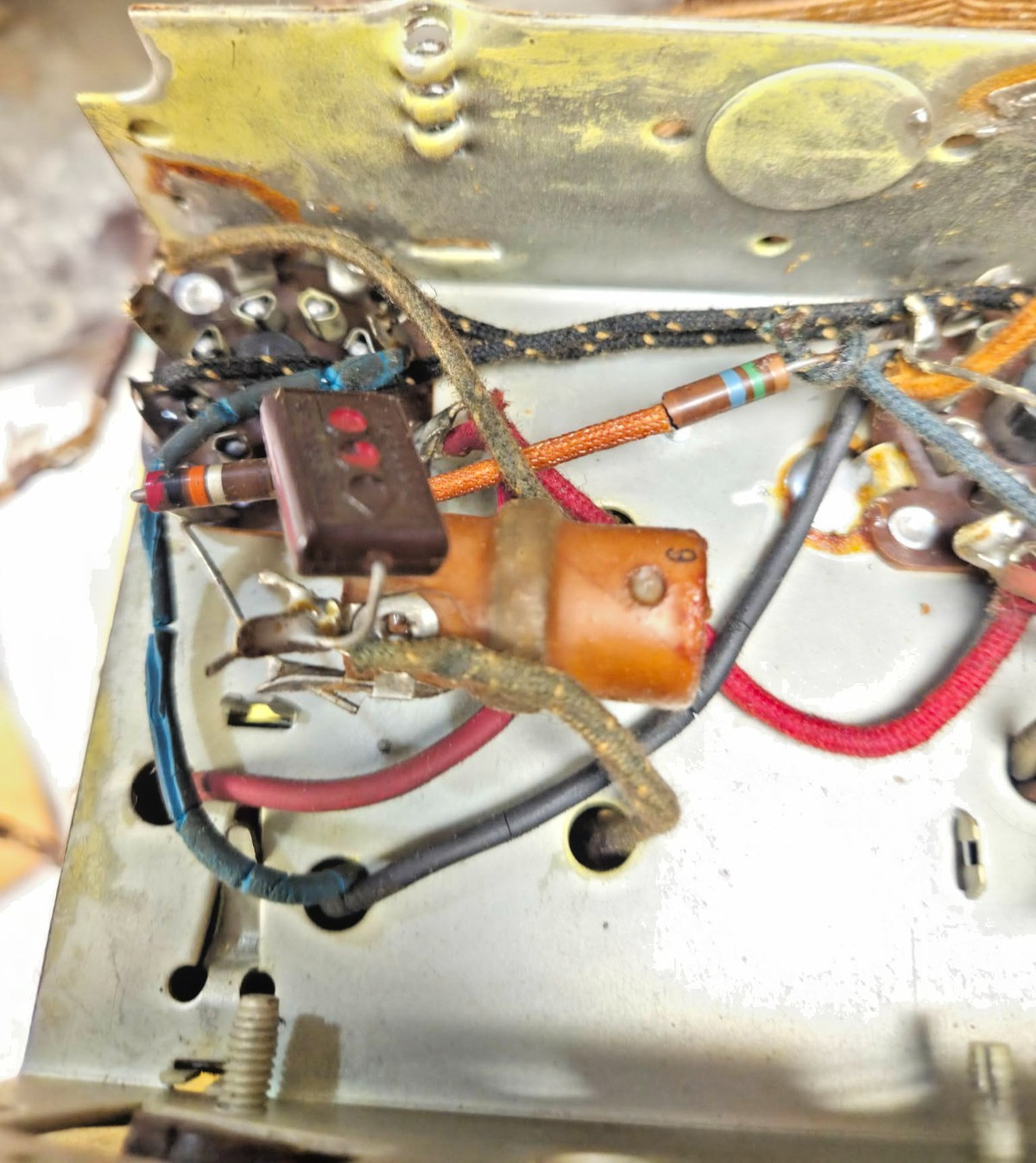 Vintage Emerson Model 330 Bakelite Tube Radio 1939 Art Deco AM Untested