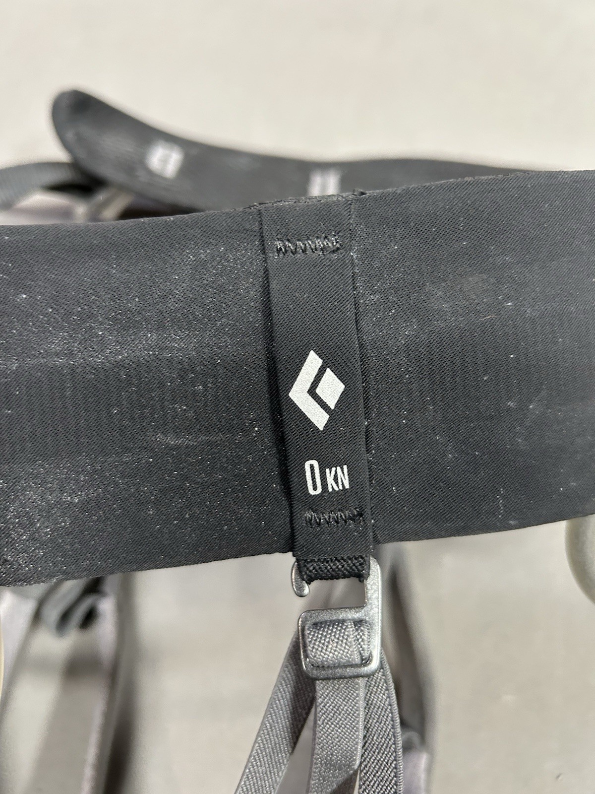 Black Diamond Solution Climbing Harness Mens Size Medium Padded Adjustable