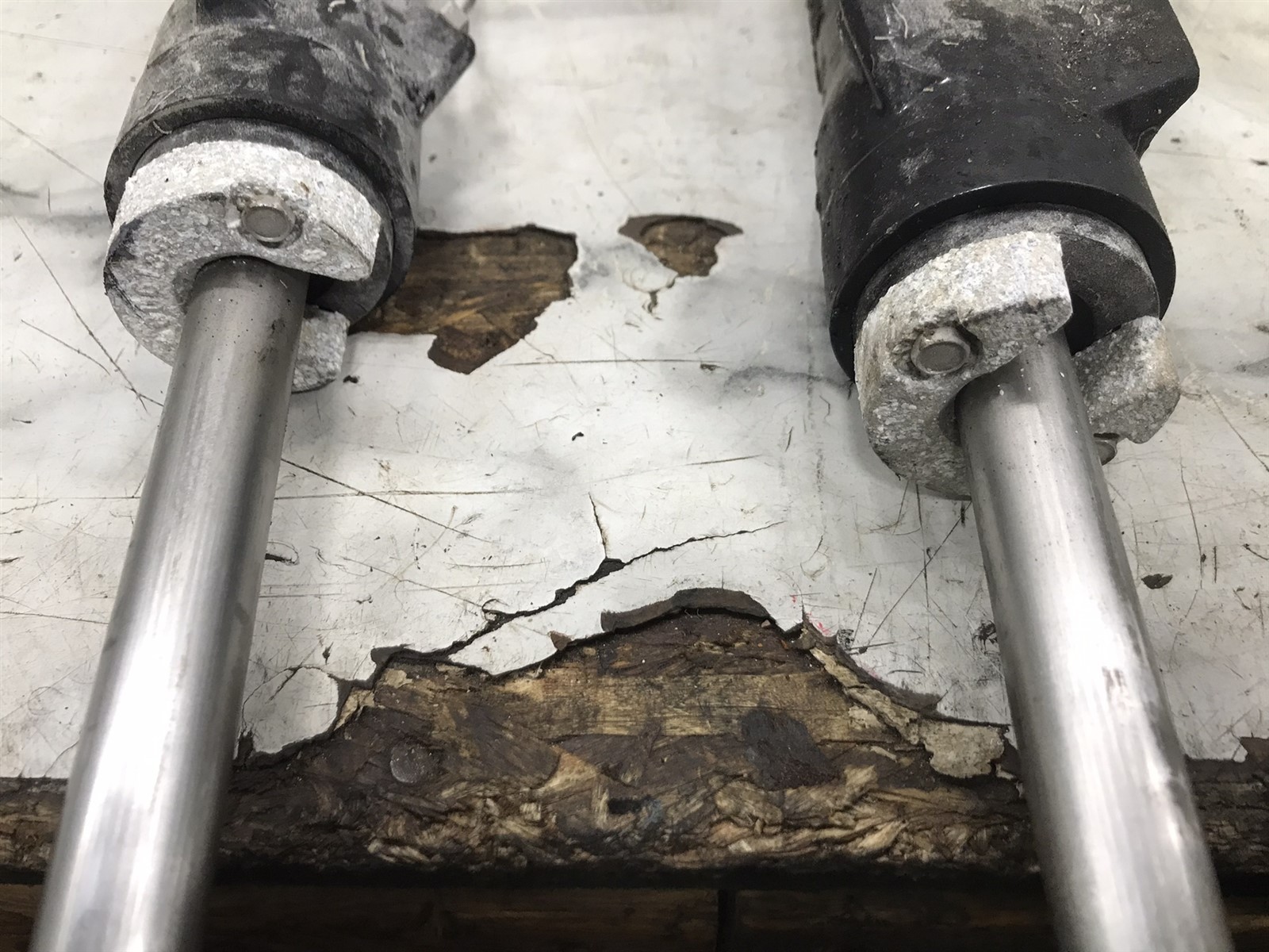 Mercury marine MerCruiser Alpha Bravo trim tilt lift hydraulic cylinders NO SALT