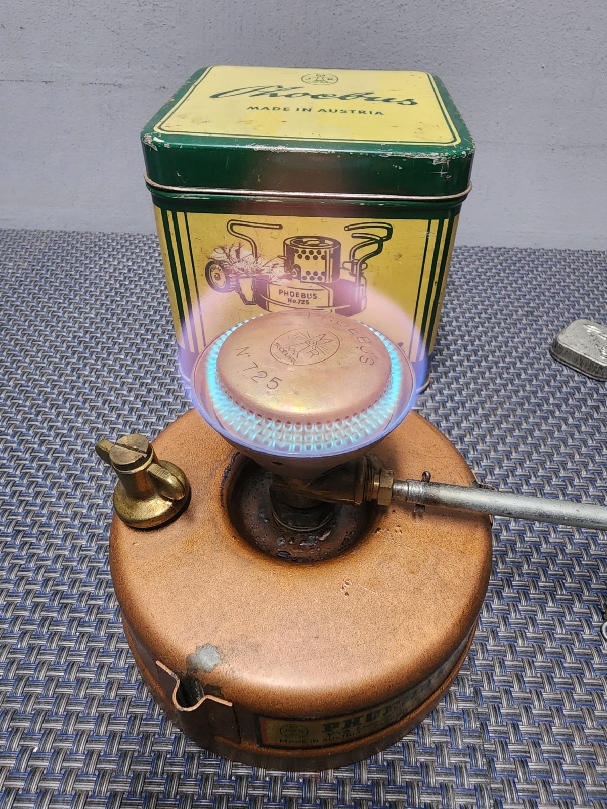 PHOEBUS 725 GASOLINE STOVE. RARE VERSION.