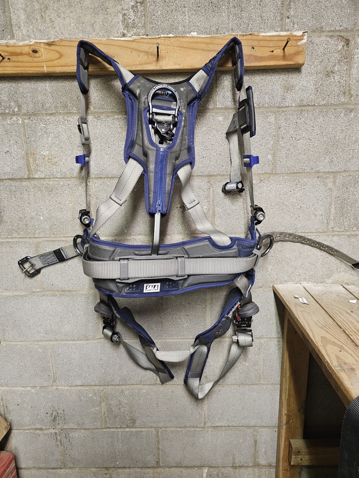 3M DBI-SALA EXOFIT STRATA XL FULL BODY HARNESS FALL PROTECTION XL BELT 1112538