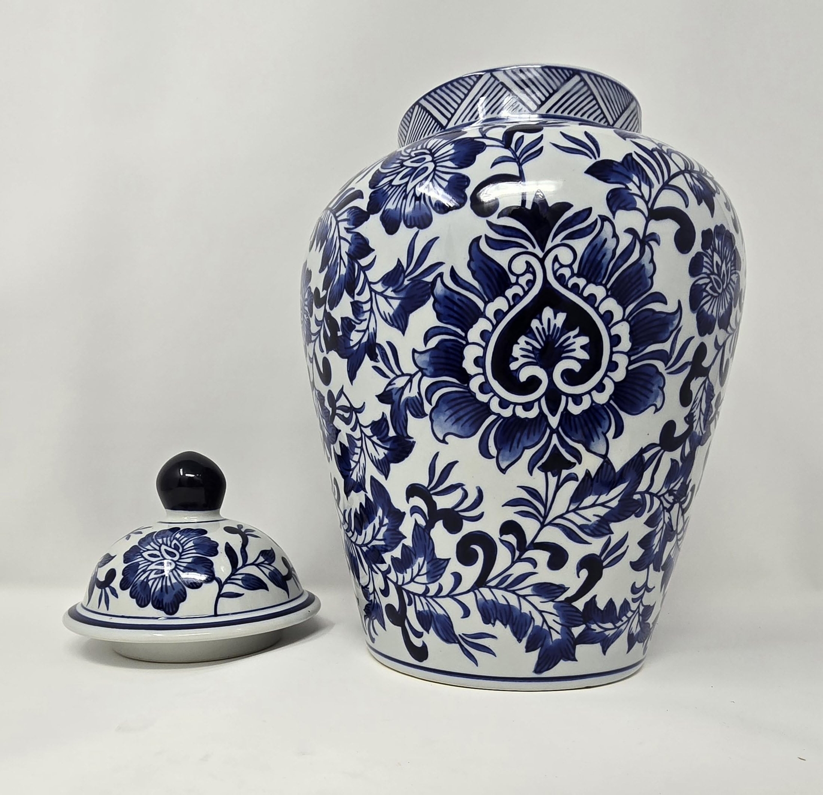 Festcool 14" Blue and White Porcelain Floral Temple Ginger Jar Vase, China Qi...