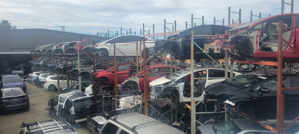 2011 - 2017 Toyota Prius Genuine 25601-37010 EGR Pipe with Valve 25620-37110 OEM