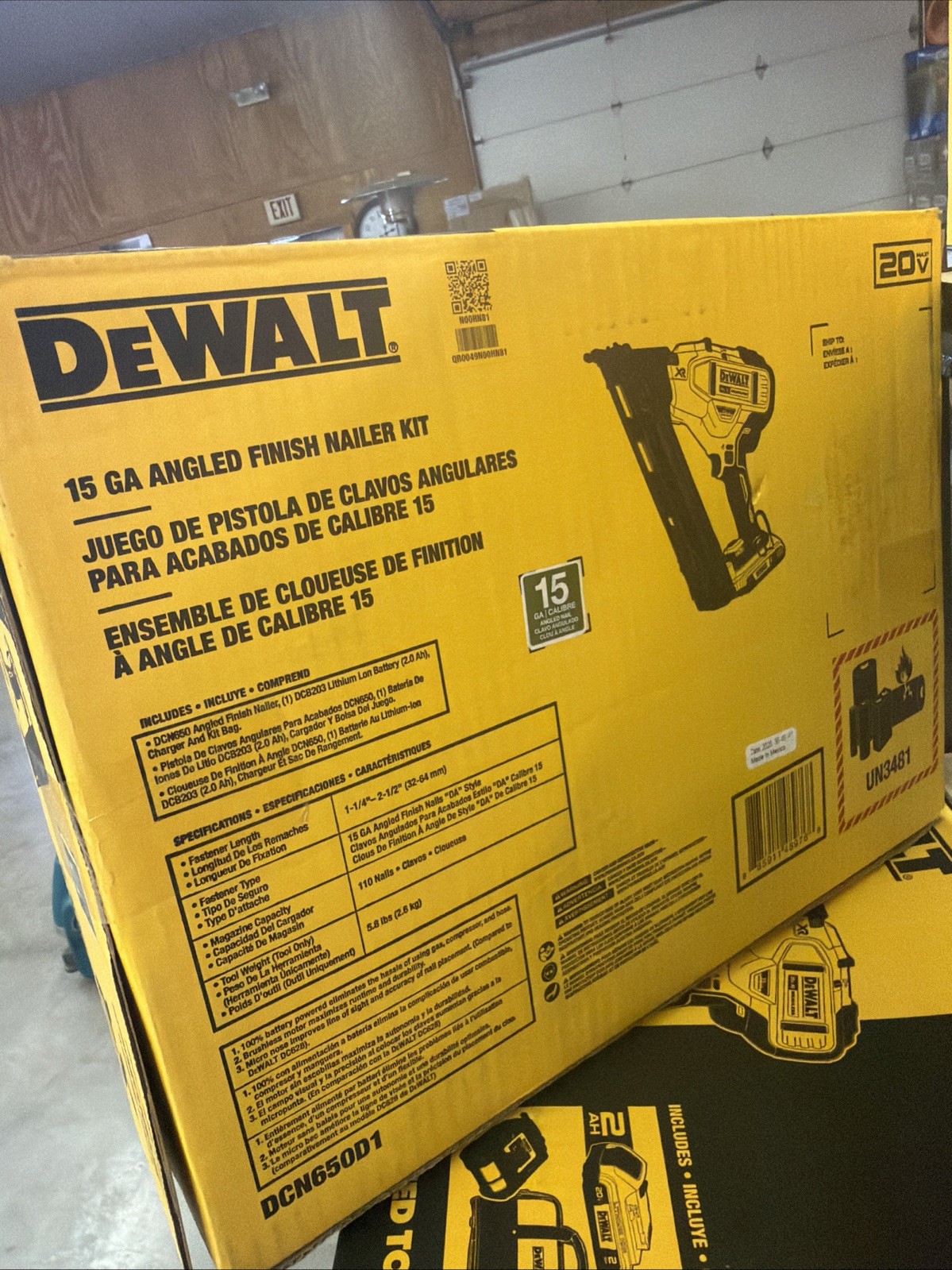 DeWALT DCN650D1 20V MAX XR 15-Gauge Cordless Angled Finish Nailer Kit