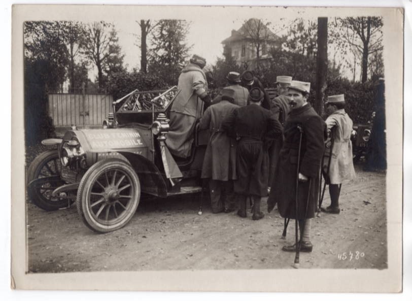 WWI Female Automobile Club Aiding French Soldiers Paris France M. Rol Photo