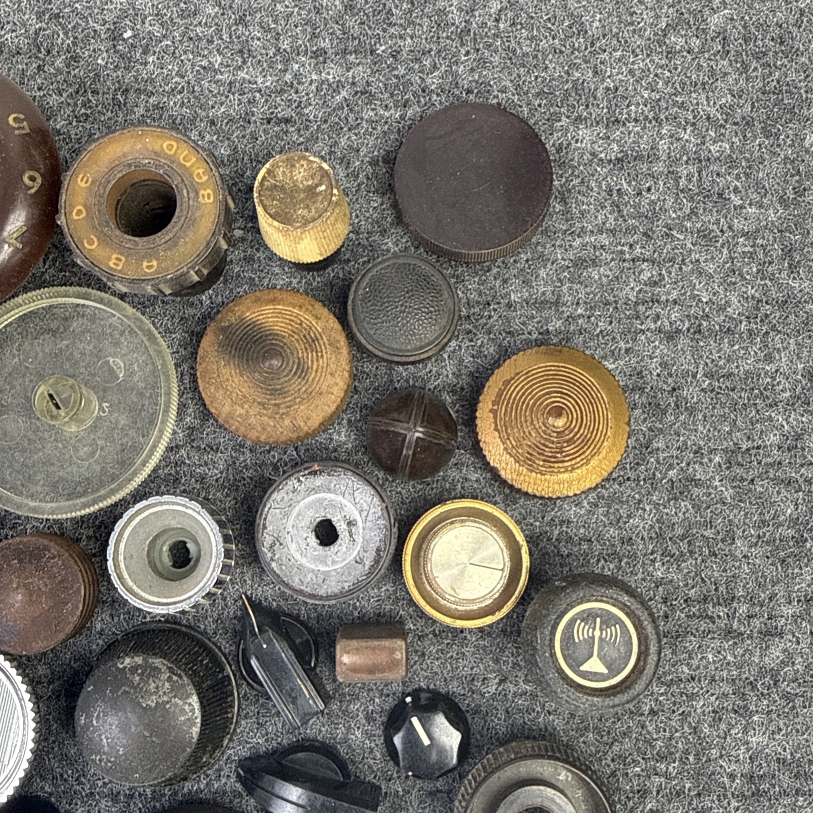50+ Vintage Radio / TV / Equipment Knobs Used Midcentury Plastic Bakelite LOT