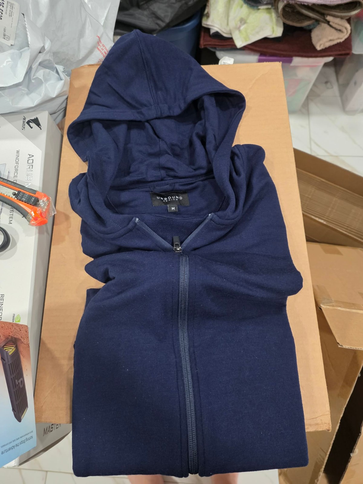 BRAND NEW Unbound Merino Men's Compact Travel Hoodie - Medium - Navy