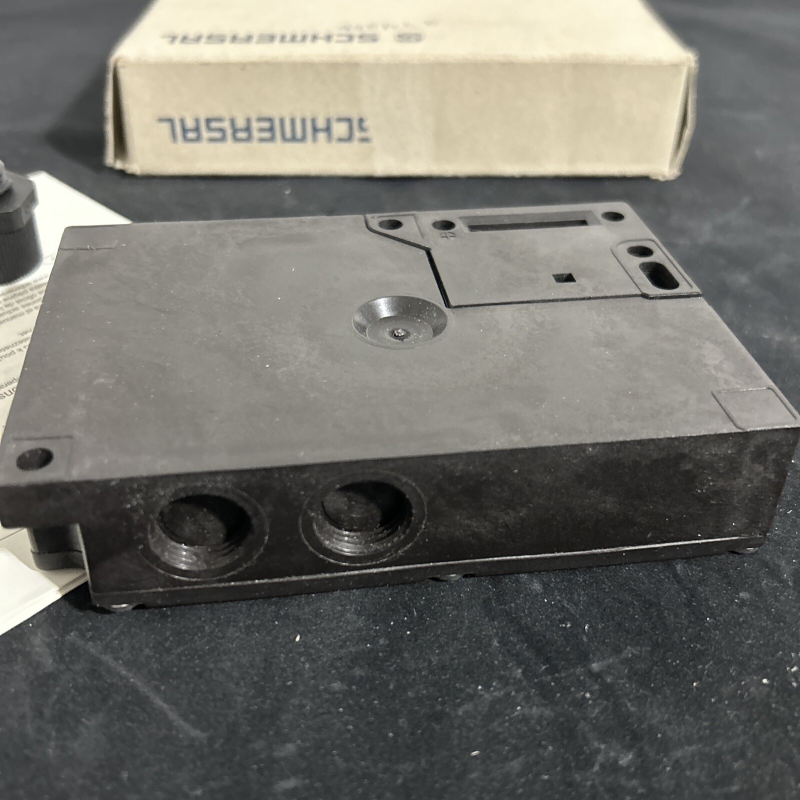 NIB SCHMERSAL Safety Interlock Switch AZM 161SK-12/12RK-110/230 + Warranty