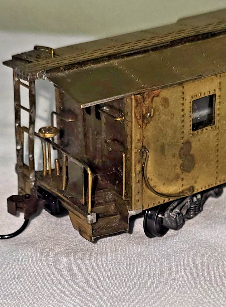 Vintage HO Gauge Unpainted Brass Metal Bay Window Caboose Knuckle Couplers READ