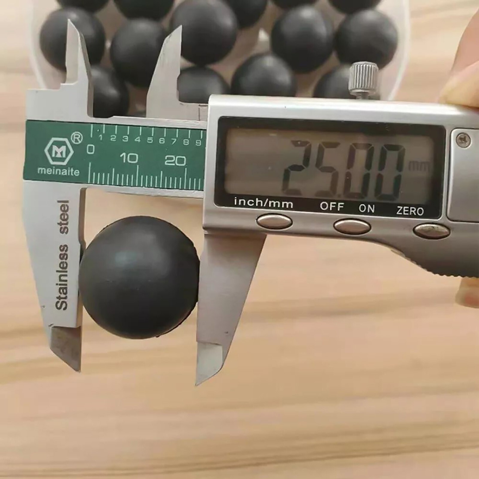 Nitrile Rubber Balls 2mm 2.5mm ~ 100mm Black Round Solid Rubber Ball Bouncy Ball