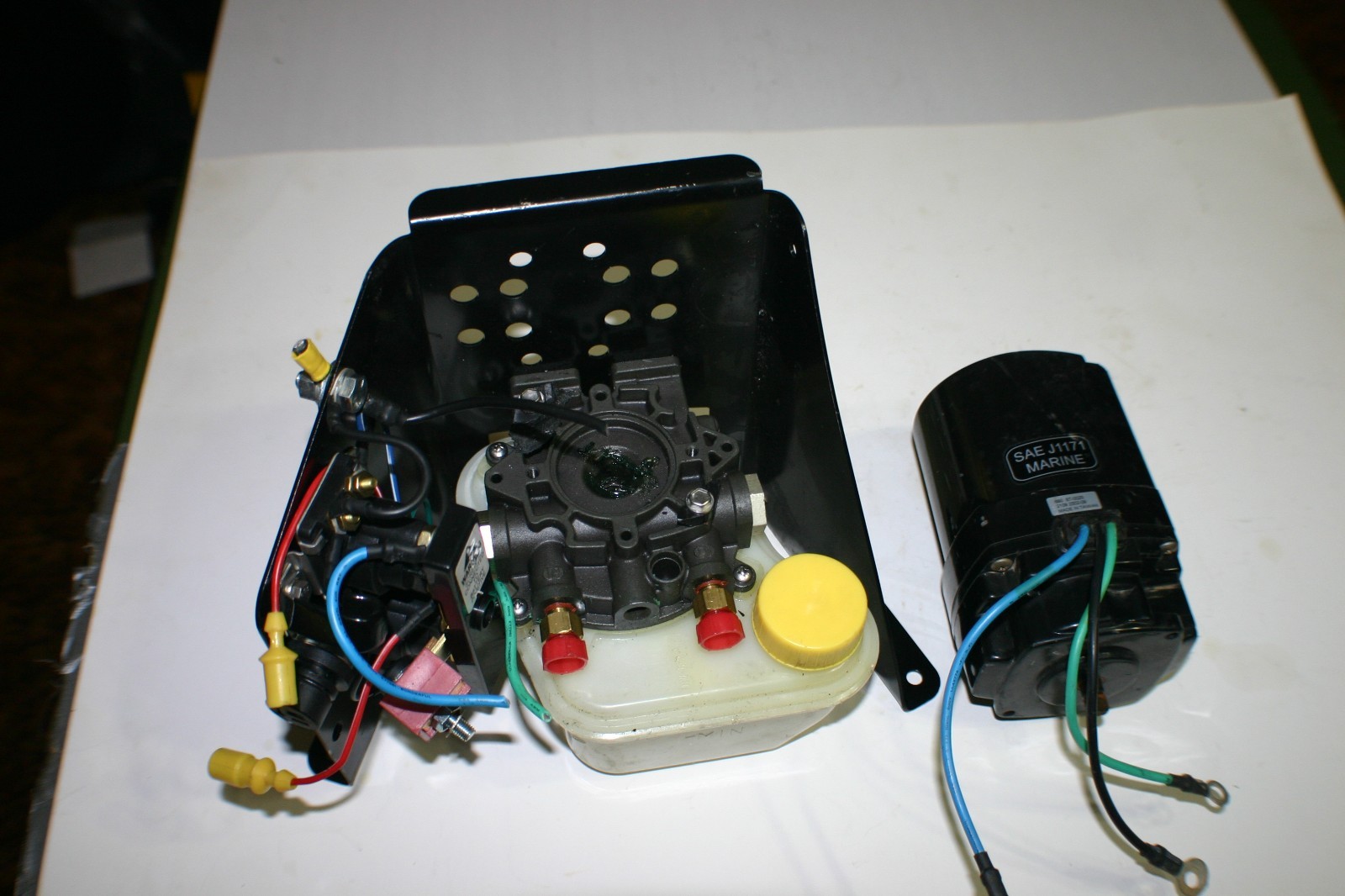 Trim, Tilt Pump for Mercruiser Alpha, Bravo  with bracket. Read description.