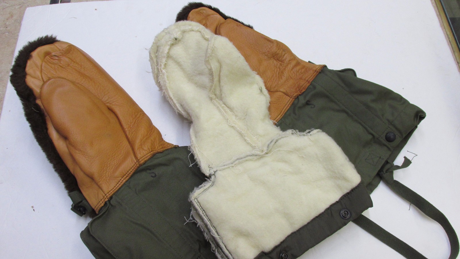 US KOREAN WAR ERA M1949 ARCTIC MITTENS NOS 1951 ALPACA FUR EXTREME COLD WEATHER