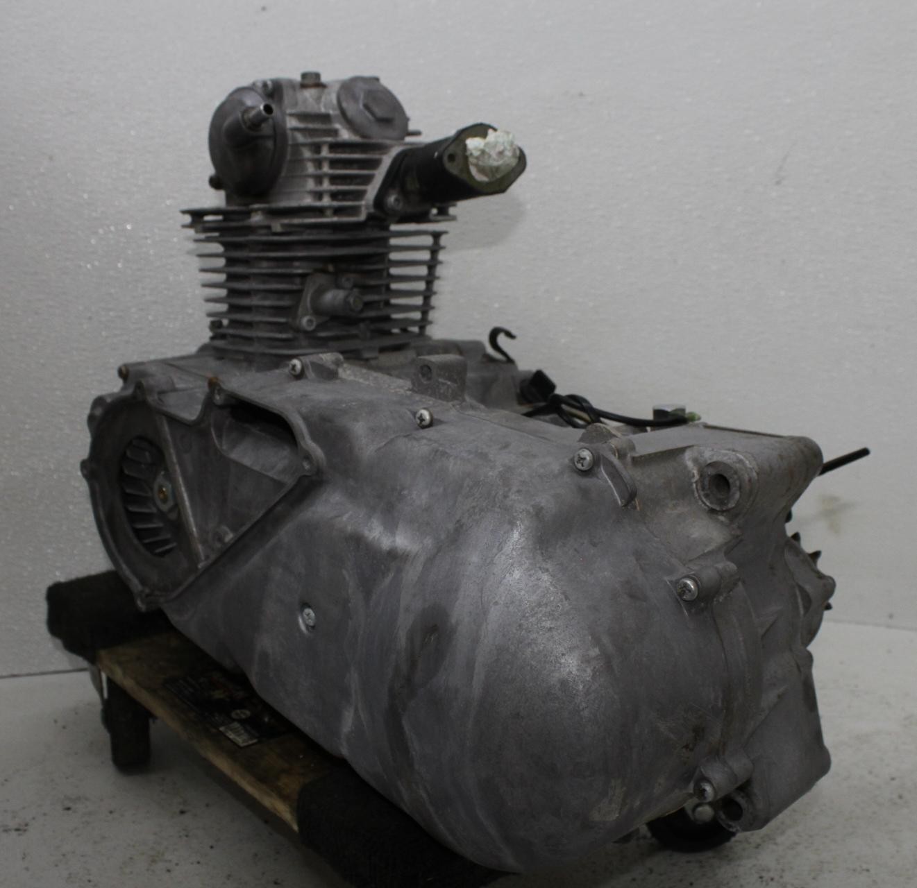 04-13 YAMAHA GRIZZLY 125 ENGINE MOTOR HEAD CASES CRANK SHAFT RUNS!