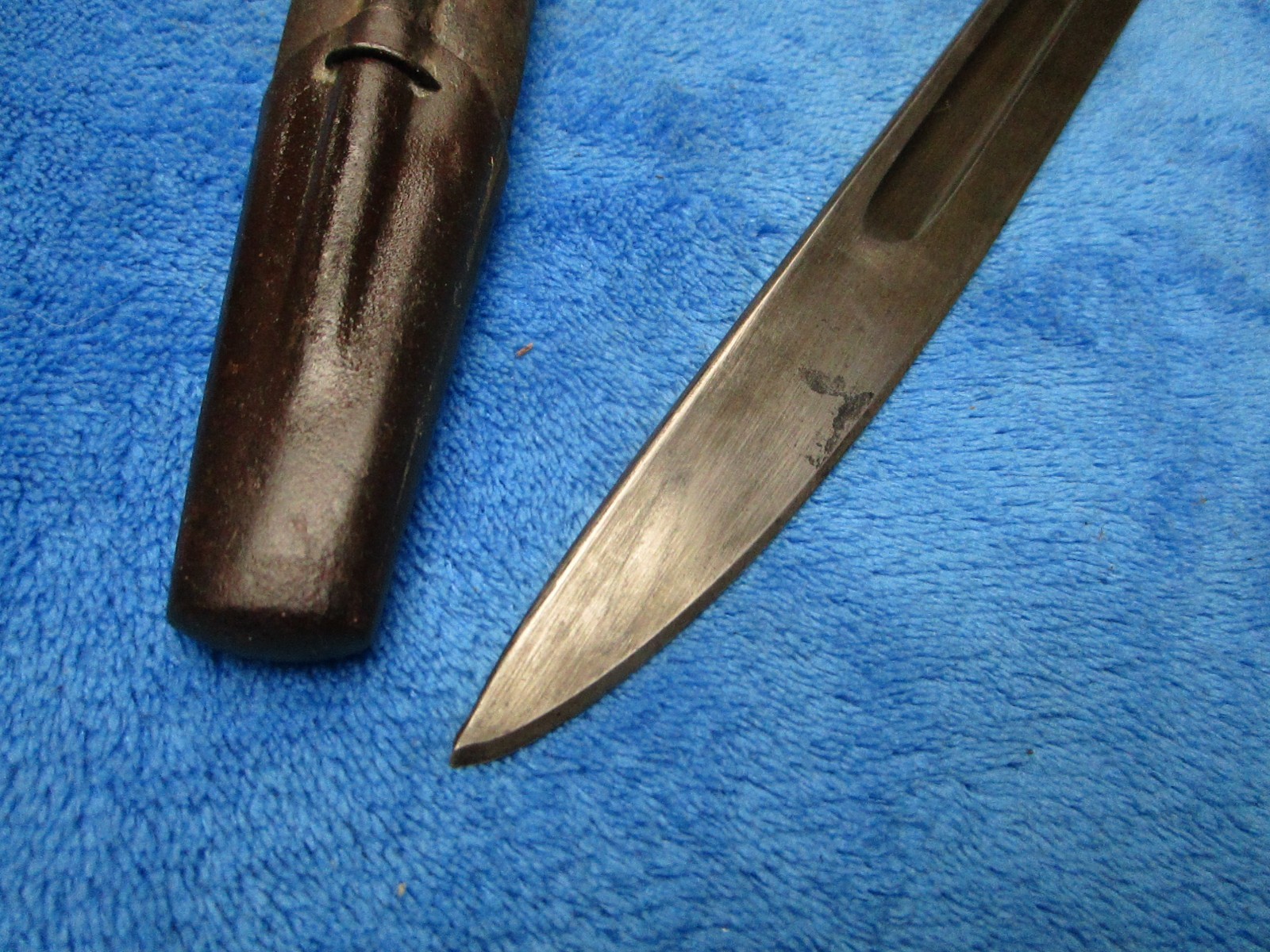 VINTAGE ORIGINAL US MADE BRITISH M1913 BAYONET AND SCABBARD MAKER REMINGTON 1917