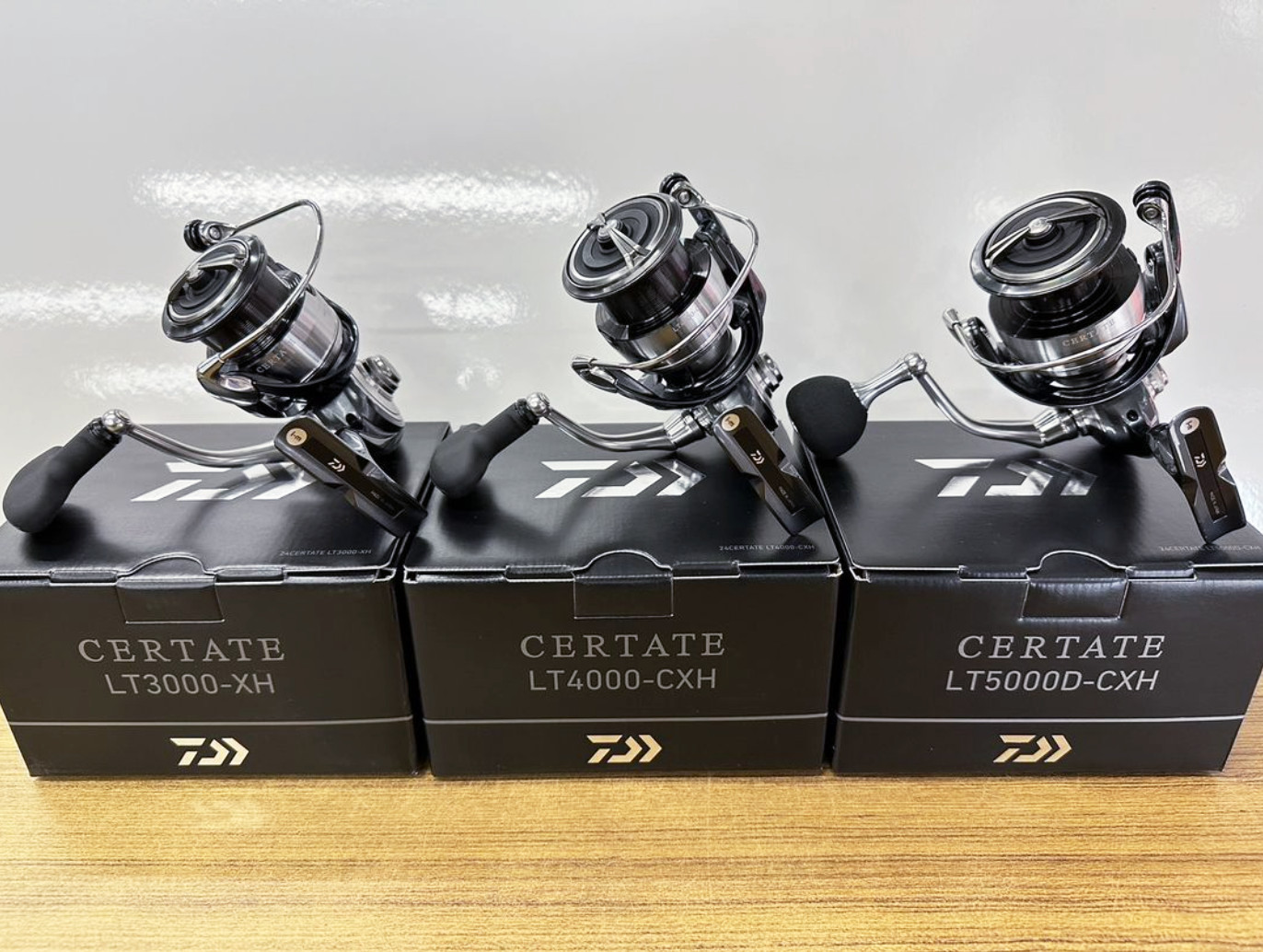 Daiwa 24 Certate Spinning Reel Fishing Various Size New in Box from Japan