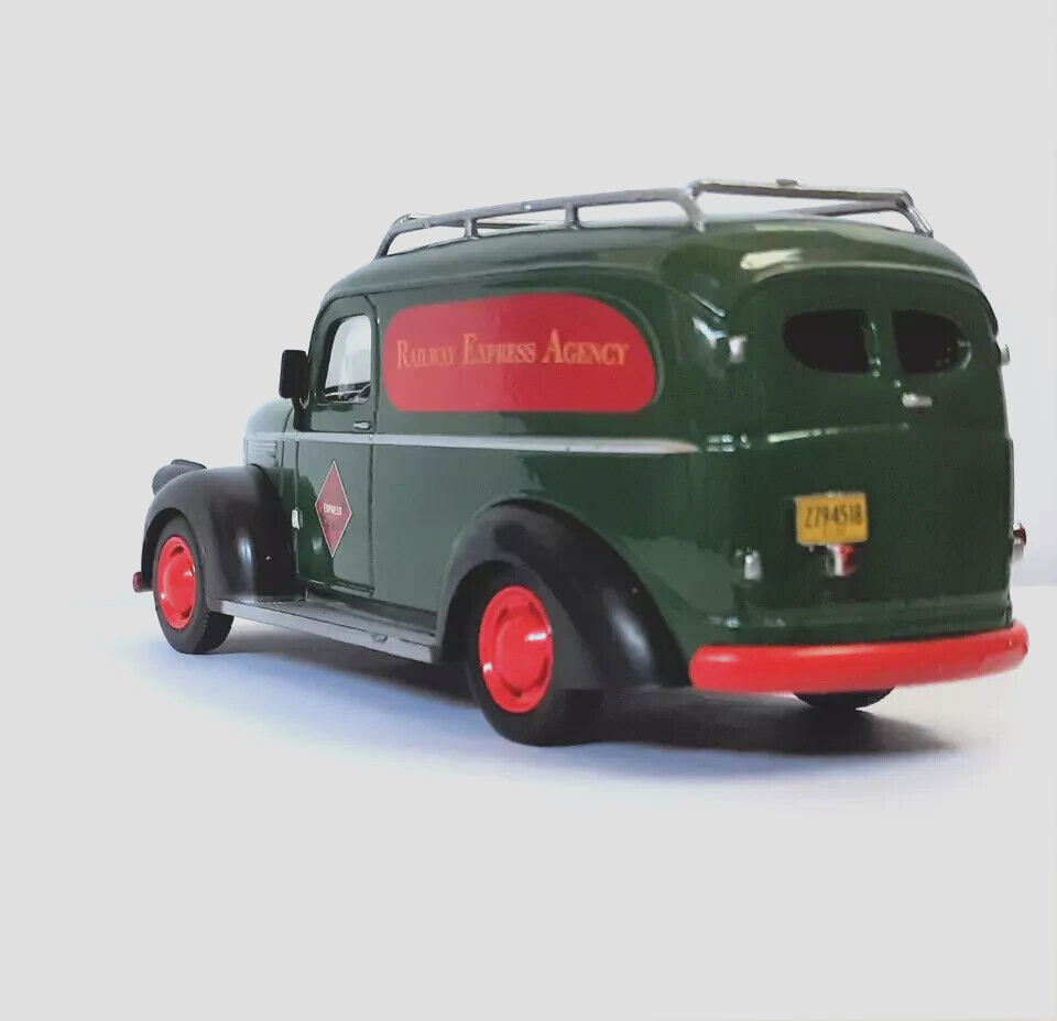 Retired 1:48 Die-Cast Railway Express 1946 Chevrolet Panel Truck New in Box