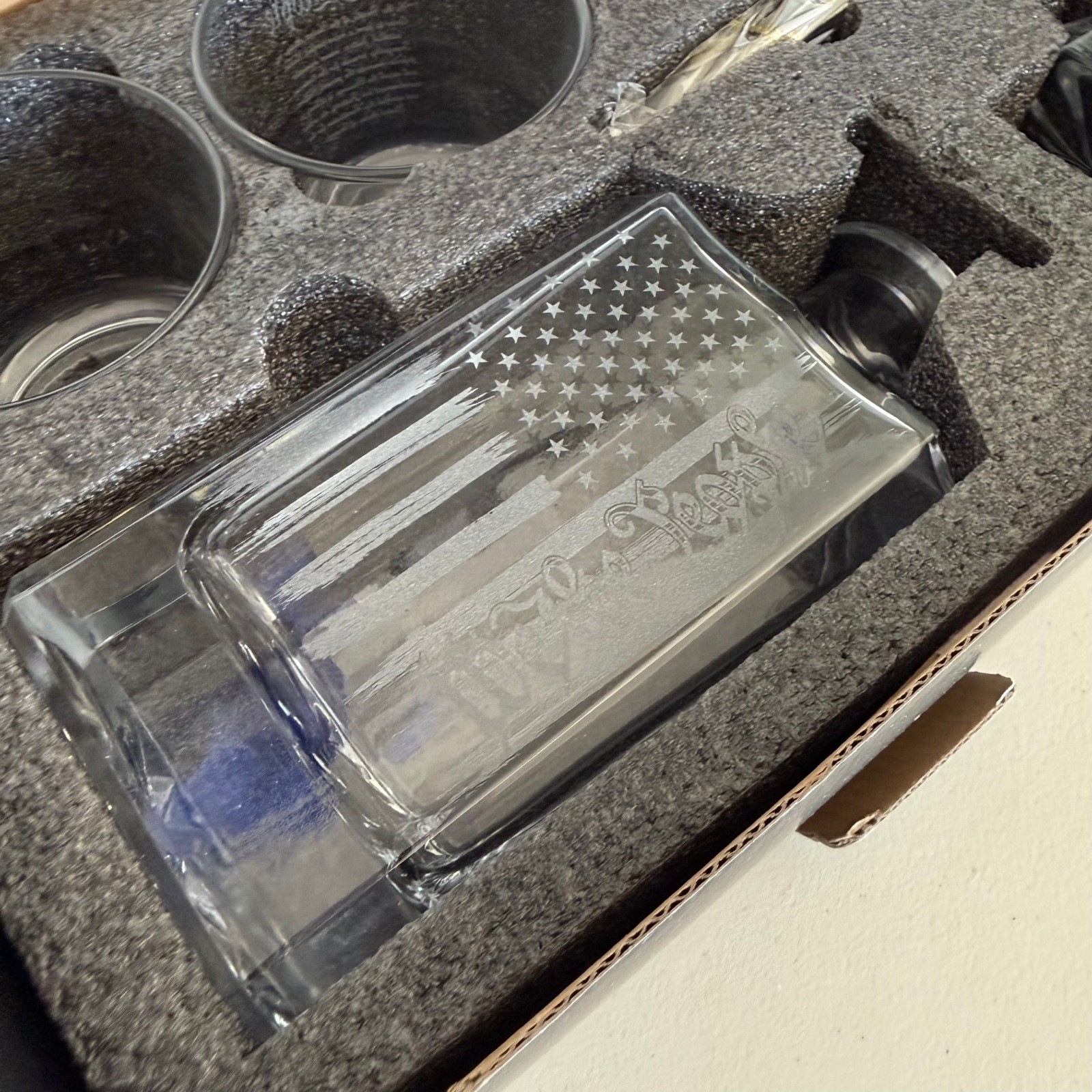 NEW PONPUR Whiskey Decanter Set Glasses Etched America WE THE PEOPLE USA GIFT