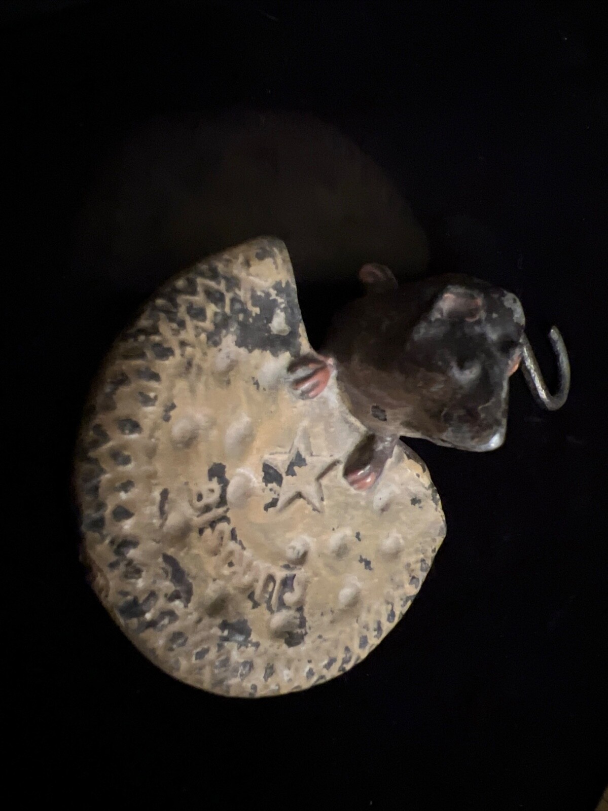 ANTIQUE CUTE COLD PAINTED VIENNA BRONZE MOUSE EATING BISCUIT.