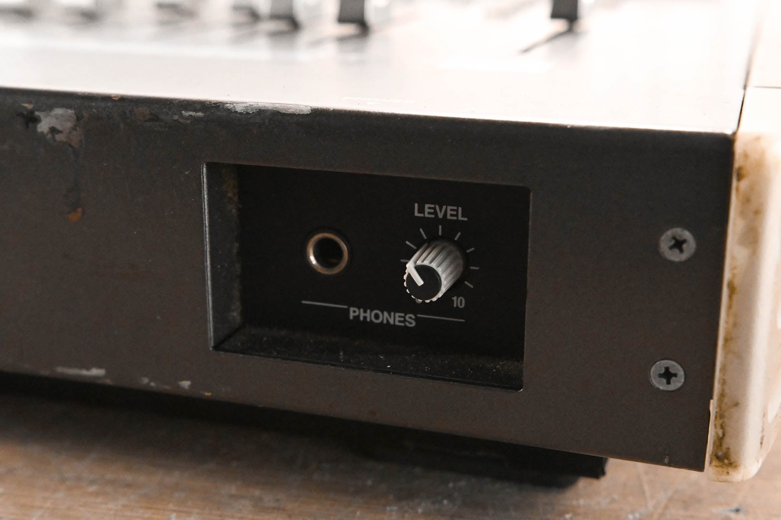 Roland M-400 48-Channel Live Digital Mixing Console CG01XHL