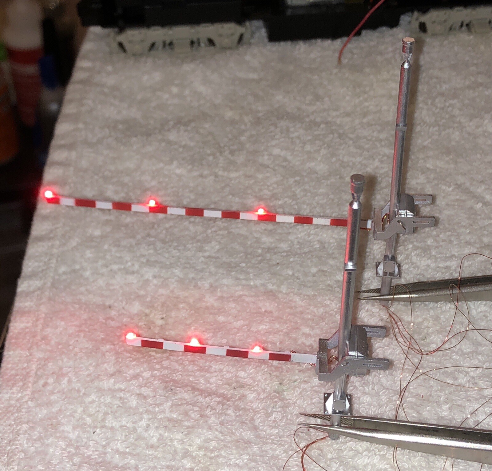 HO (2) Modern “Full Height” Crossing Gates w/ LED’s - NJ International, Walthers
