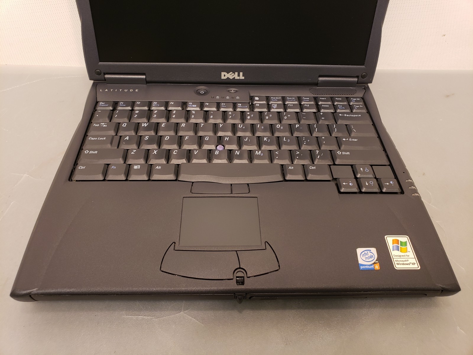 Vintage Dell Latitude C640 Laptop Windows 2000 PIV 2.0 GHz. Serial 30GB 512MB