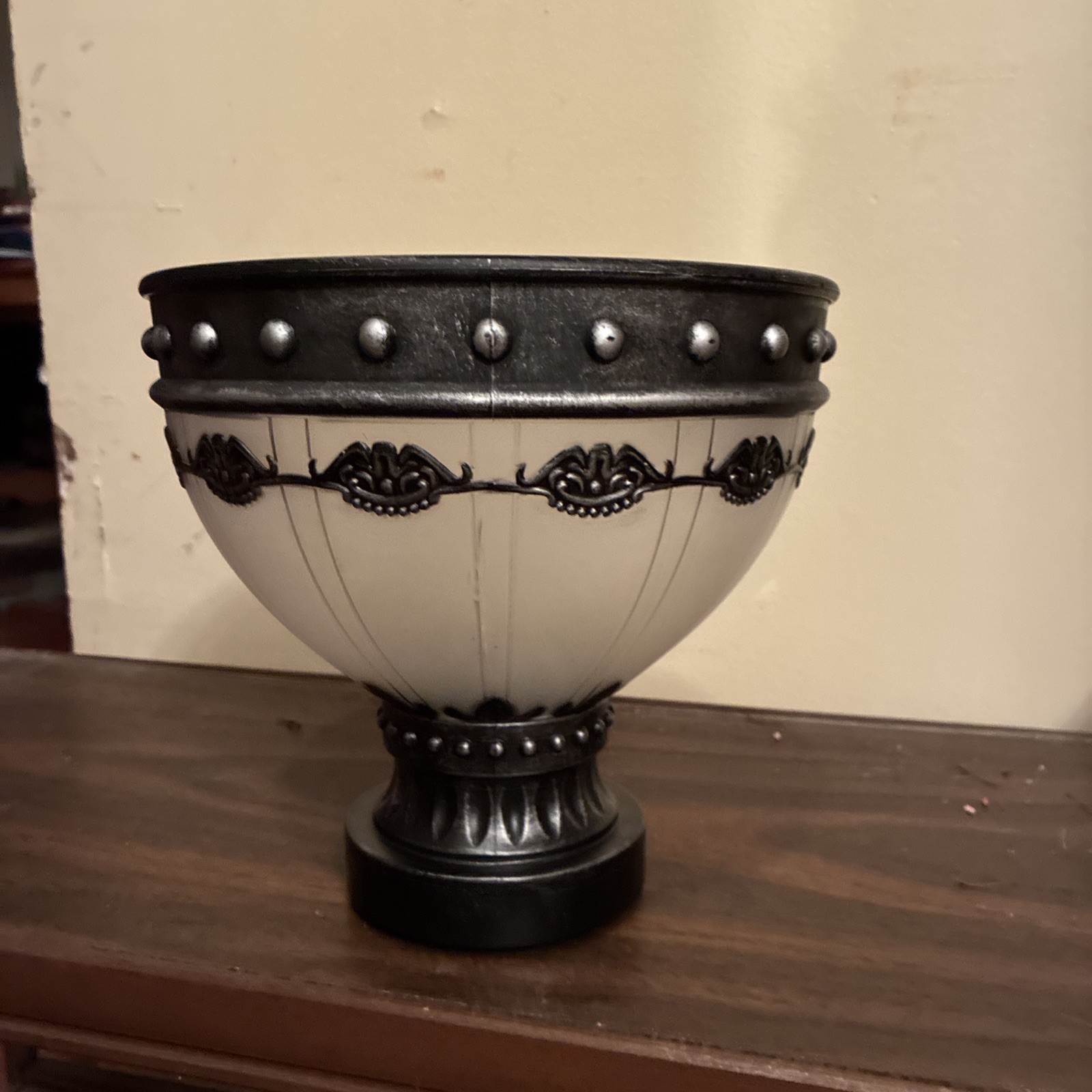 Gemmy Halloween Light Up Goth Pedestal Candy Bowl Red Flame Look Spooky!