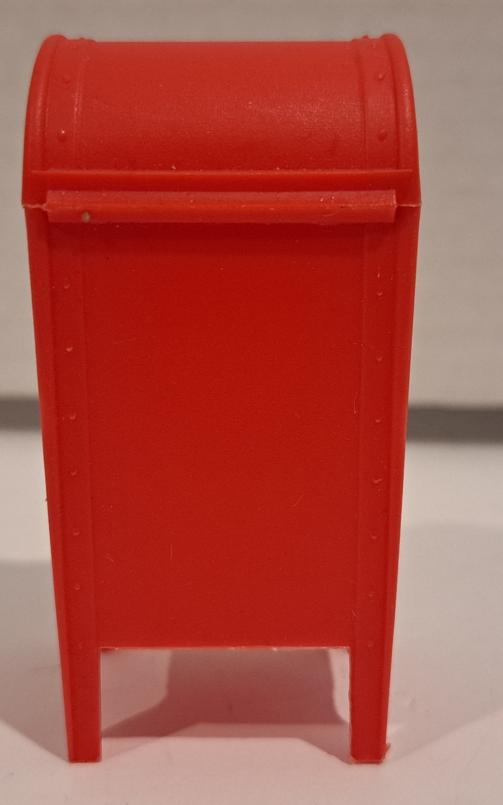 Vintage 1984 Fleer MAILBOX Candy Container 2.75” Red Plastic Flip Lid