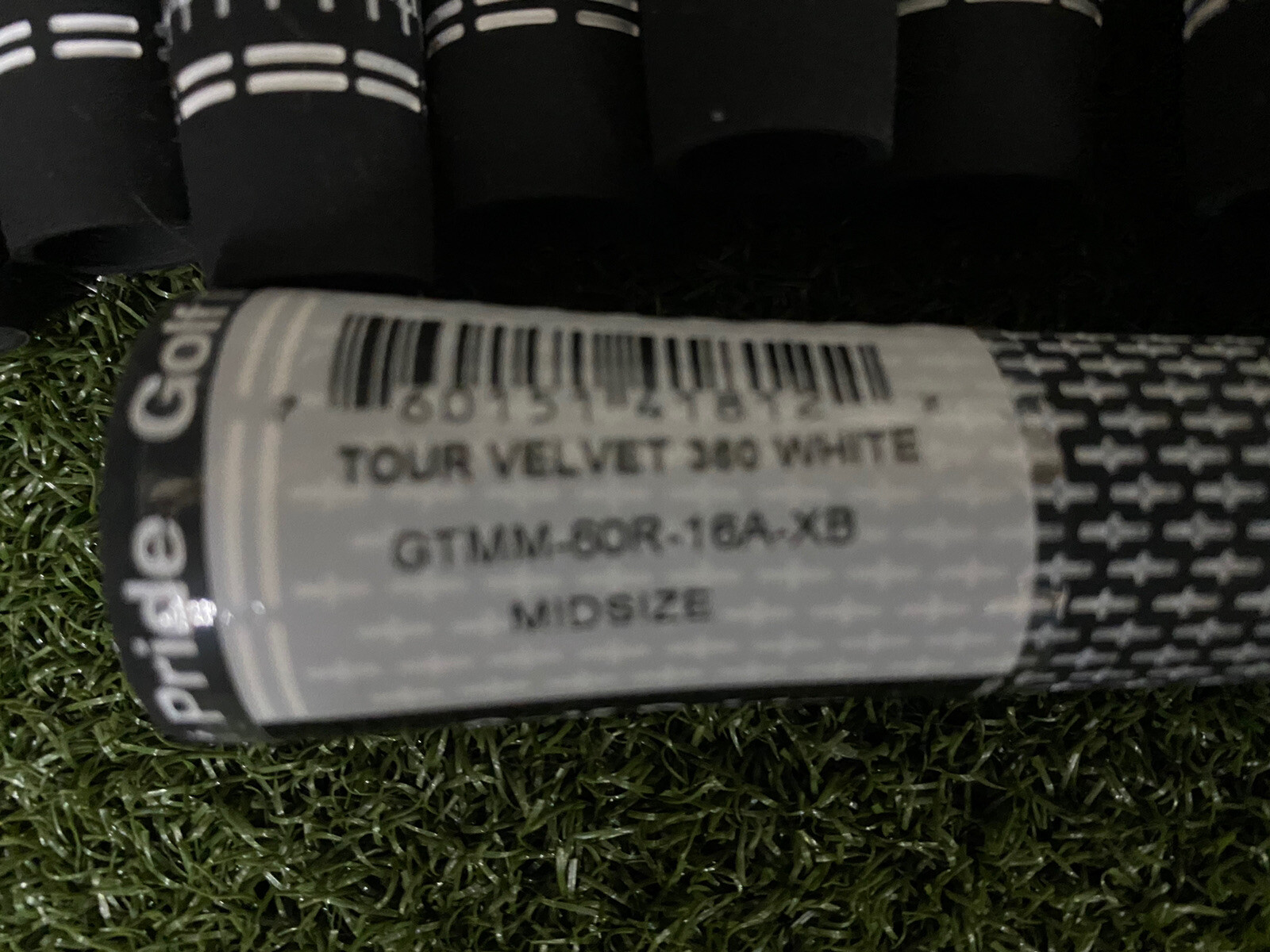 BRAND NEW 13 Golf Pride Tour Velvet 360 Black/White Midsize Golf Grips