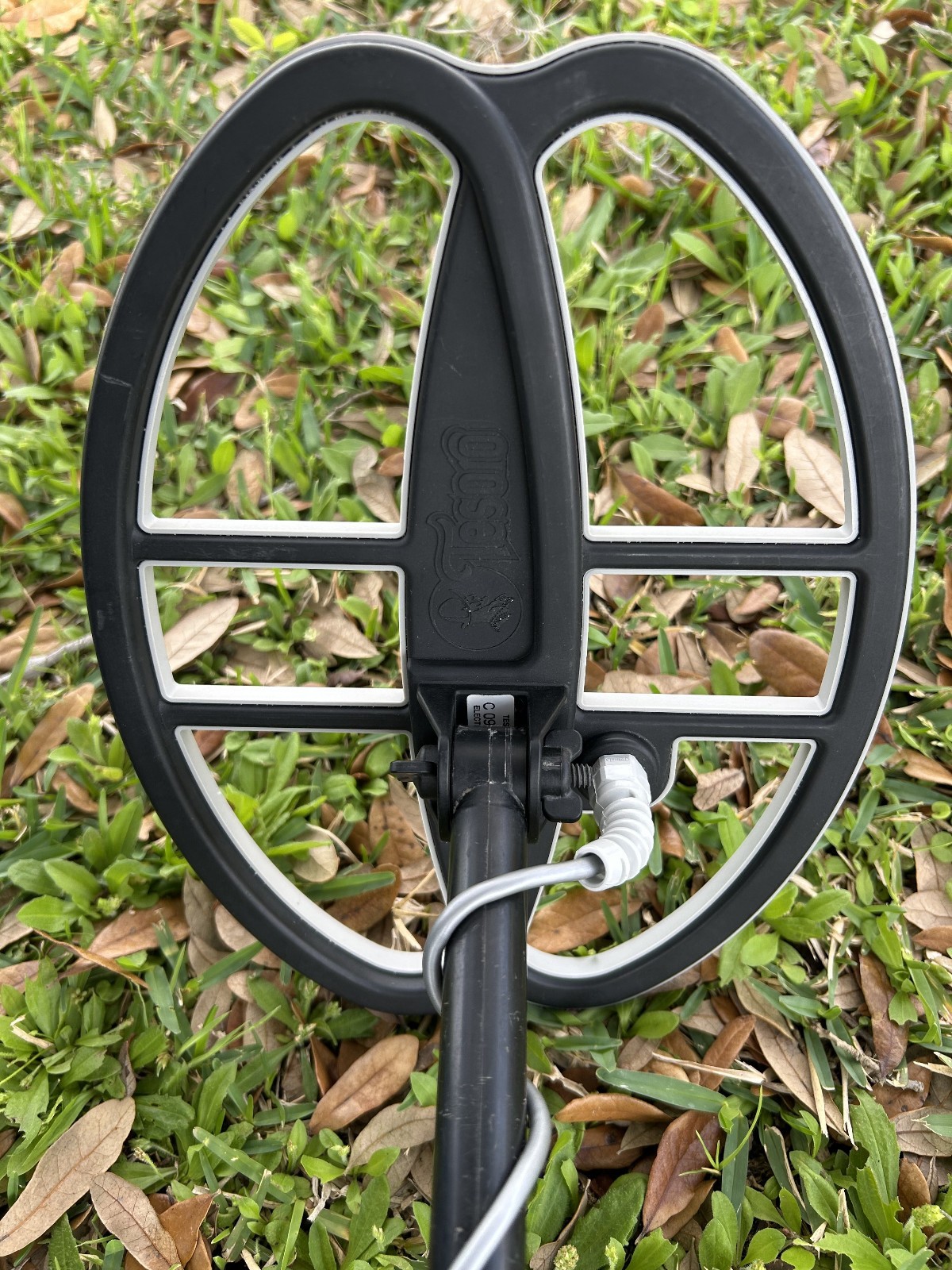 Tesoro VAQUERO Metal Detector w/ 11x8" Coil, Cover, New Battery, Manual - Nice!