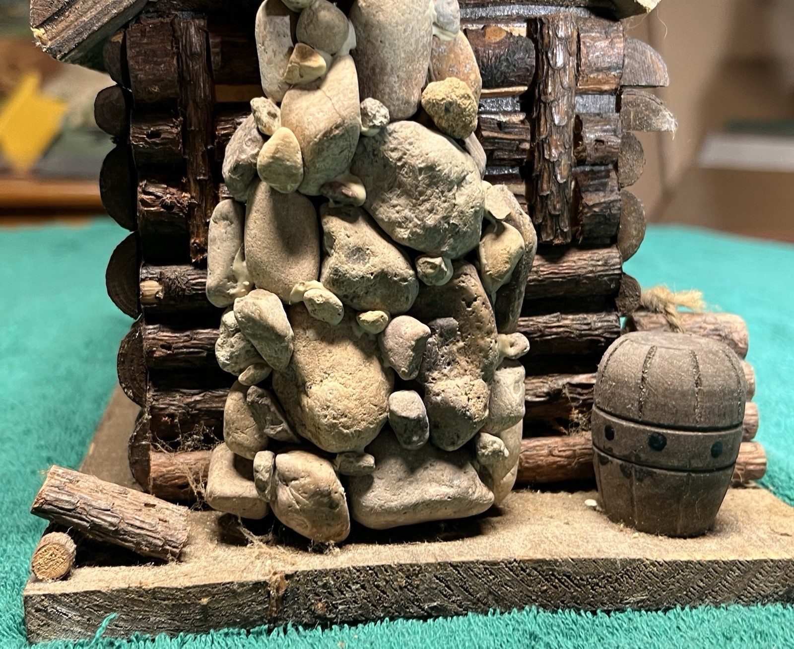 Vintage Log Cabin Wooden Birdhouse TV Lamp - SHIPS FREE