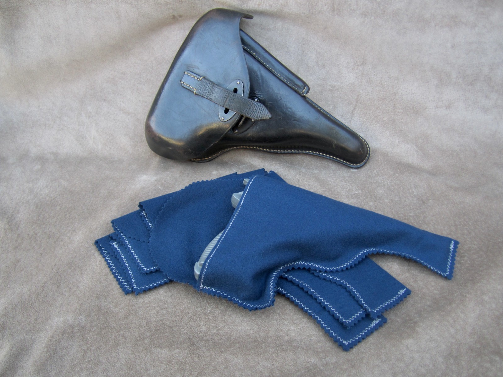 PISTOL SLEEVE PROTECTOR FOR A P38 WW2 PISTOL FOR HARDSHELL HOLSTER USE 🔥