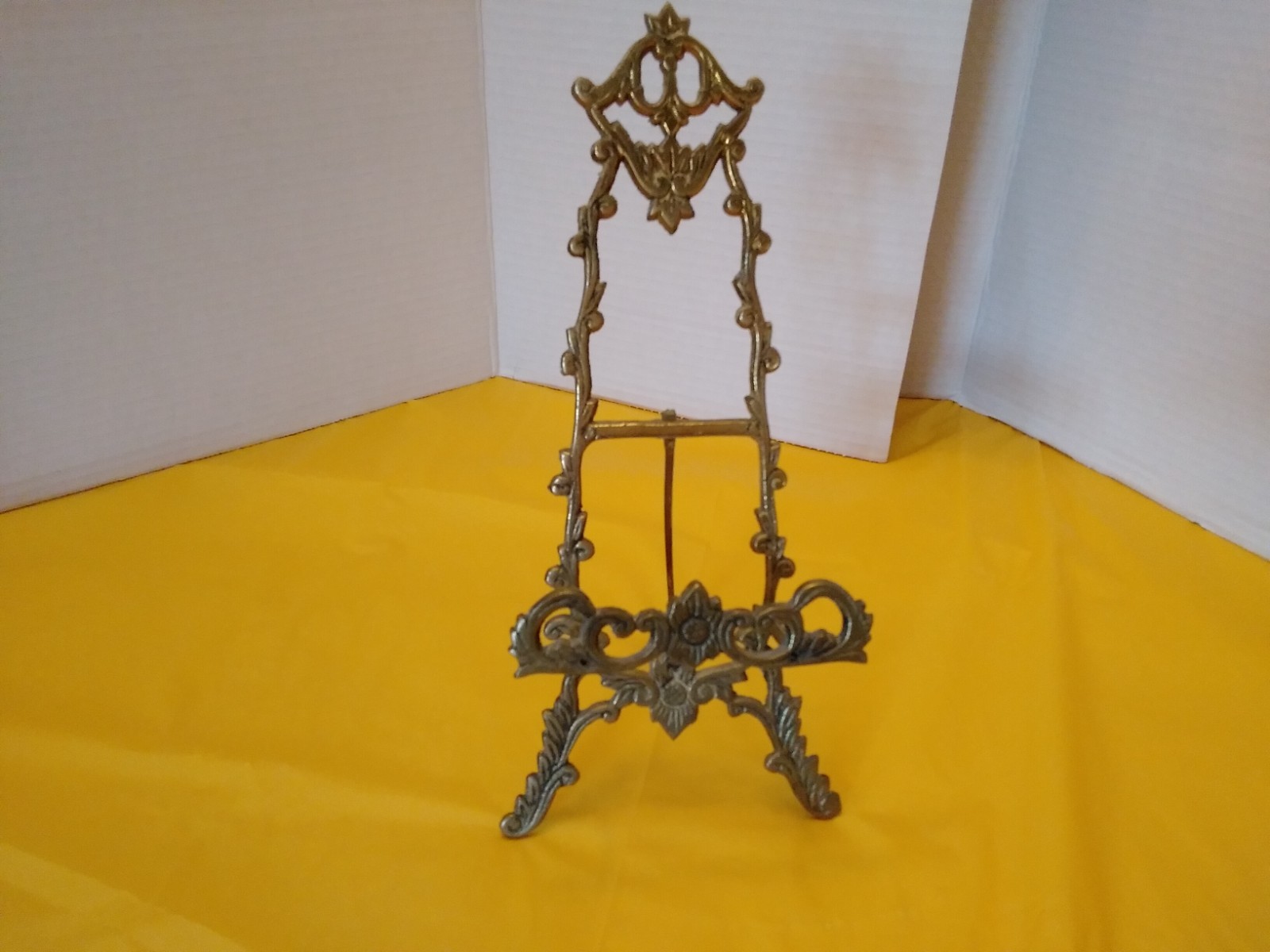 Vintage Metal Victorian Style Art Nouveau Table Display Stand Easel Brass 11”