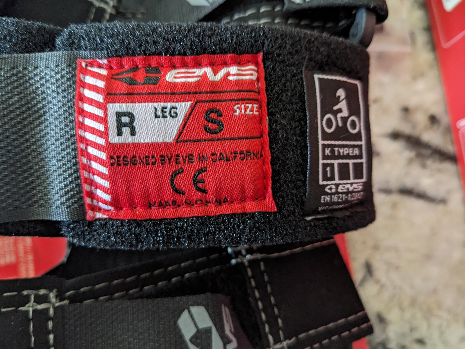 New EVS Sports Unisex-Adult Axis Pro Knee Brace Single Black/Copper Small Right