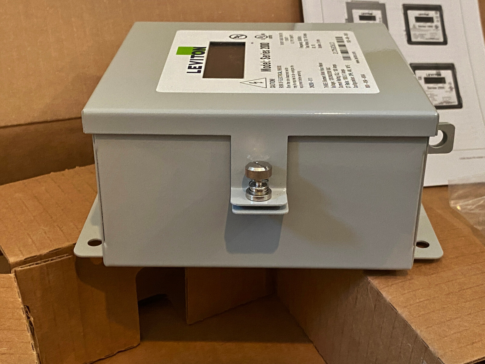 Leviton 2K208-1SW Series 2000 Indoor Usage Meter 3 Solid Core CTs 480V 100A