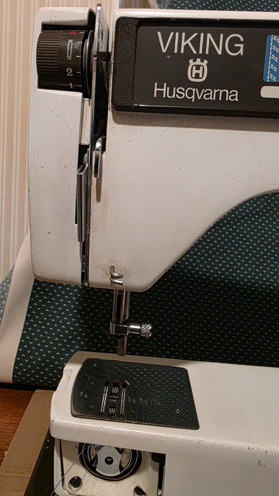 VTG Viking Husqvarna 6460 Sewing Machine For Parts only untested (Missing Cord)