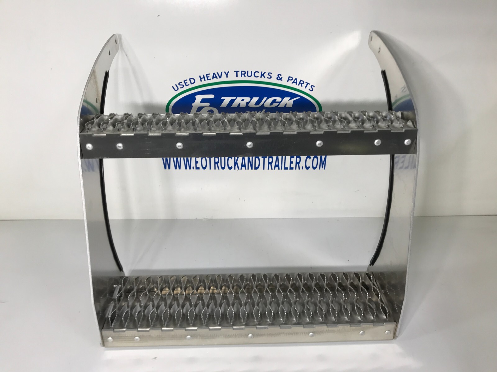 Peterbilt 23" Fuel Tank Step Kit Heavy Duty