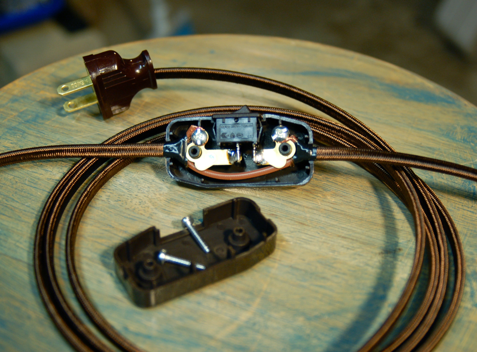 Inline Cord Switch - Leviton Rocker Style Feed Thru Switch, Lamp Wire Fans Light