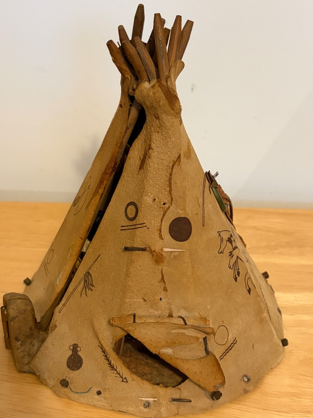 Native American Family w/ Chief Teepee Opens Cooking Working Hinged 16"x 9" NICE