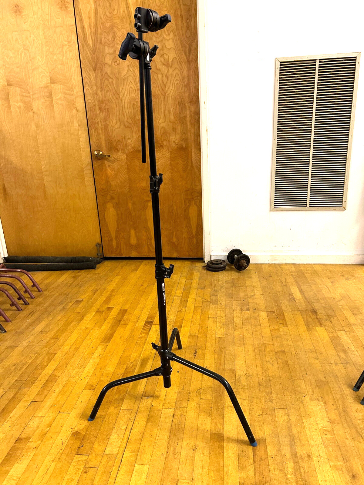 AVENGER A20 16DCB C STAND w 2 EXTENS. 34"-61" & GRIP HD & 17" ARM ON TURTLE BASE