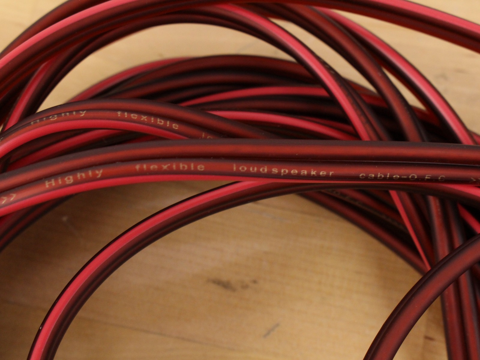 Audiophile Hi-Fi 14 Gauge Speaker Wire 16 Feet RCA to 2 Banana Terminals