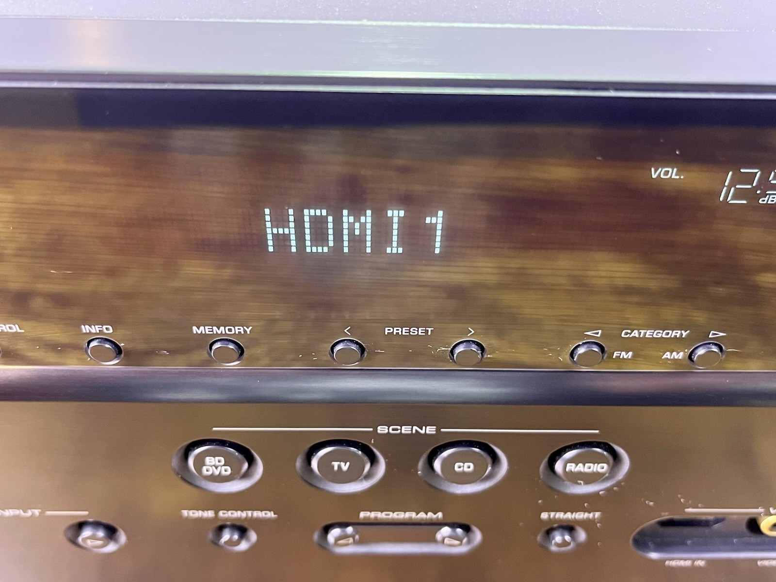 Yamaha RX V671 7.1 Channel 90 Watt/Channel AV Receiver HDMI Network Home Theater