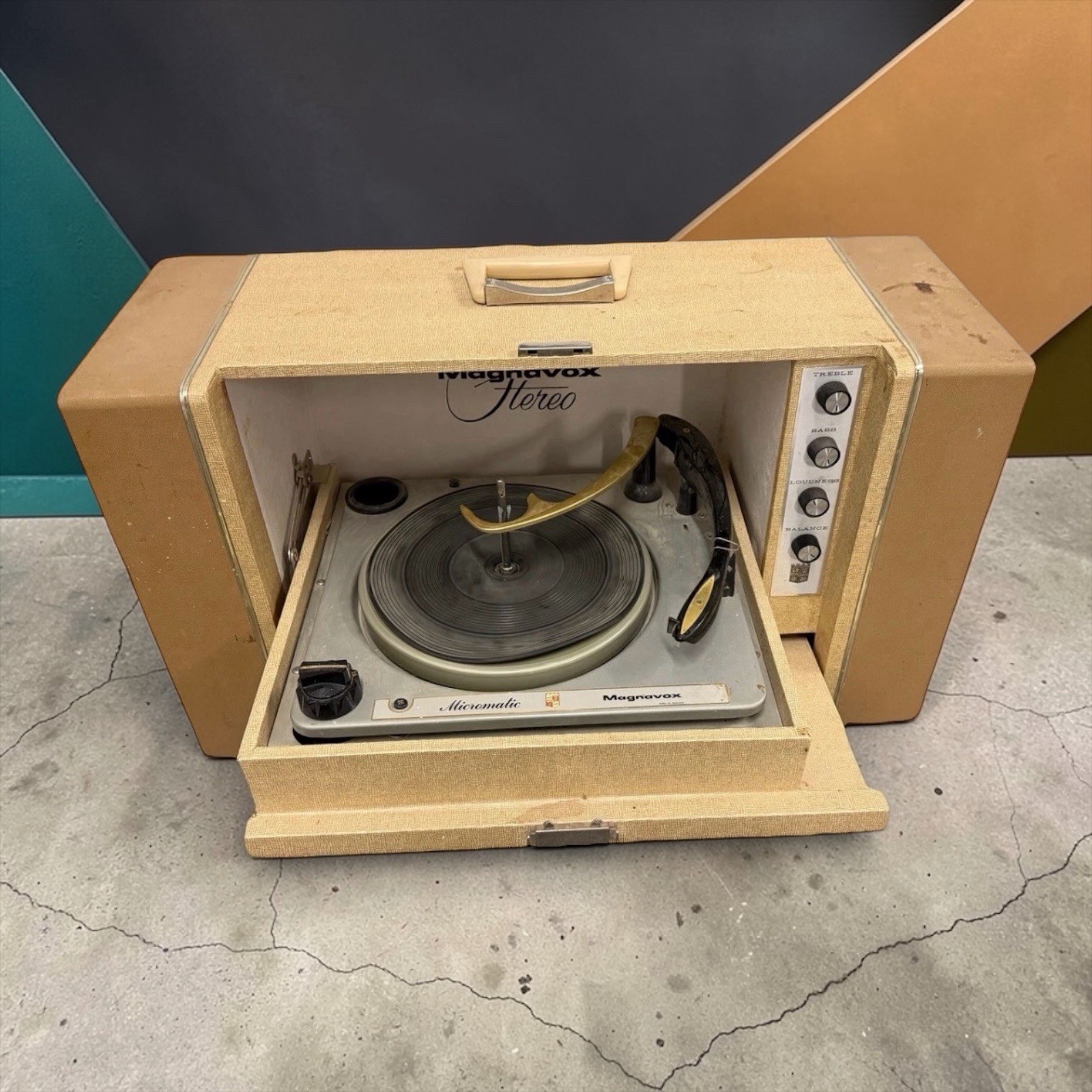 Vintage 1960's MAGNAVOX Imperial Micromatic TURNTABLE RECORD PLAYER Tested Works