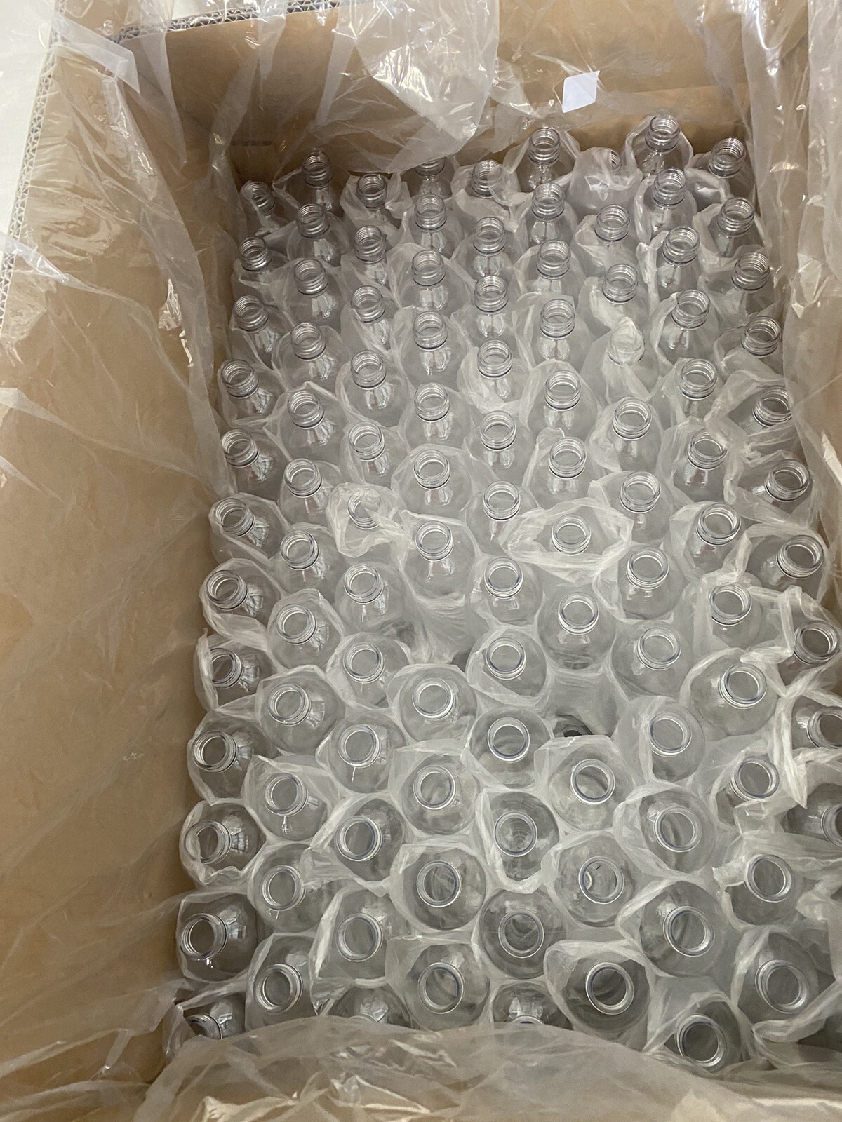 1 case (324 bottles per box) (8 oz)(250ML)plastic PET bottles with flip top lids